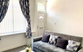 Cosy Cheerful 2 Bedrooms Near Piccadilly, Etihad Stadium Sleeps Up To 5