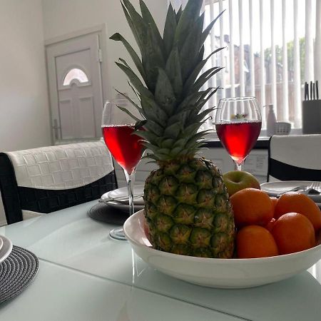 Cosy Cheerful 2 Bedrooms Near Piccadilly, Etihad Stadium Sleeps Up To 5 Manchester Exterior photo