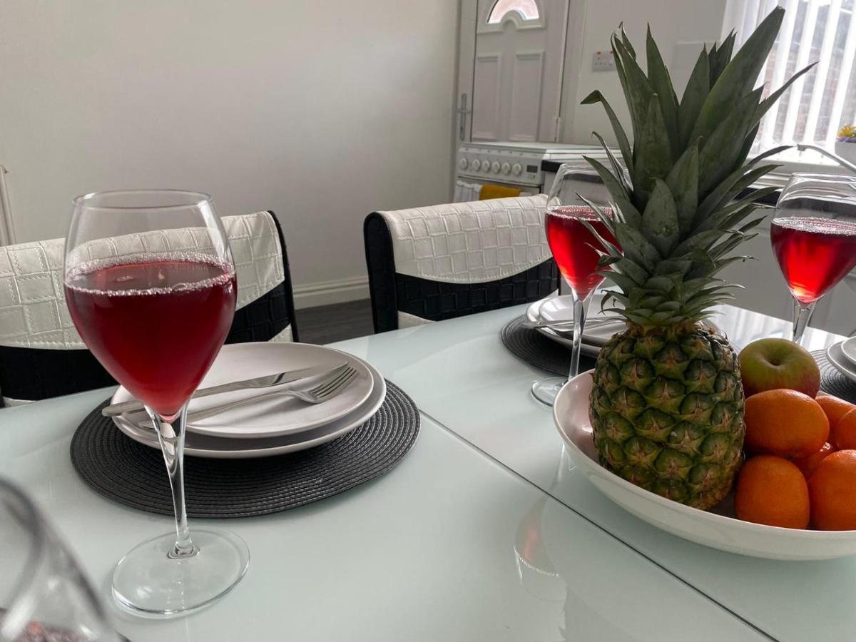 Cosy Cheerful 2 Bedrooms Near Piccadilly, Etihad Stadium Sleeps Up To 5 Manchester Exterior photo