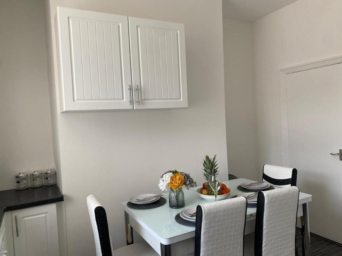 Cosy Cheerful 2 Bedrooms Near Piccadilly, Etihad Stadium Sleeps Up To 5 Manchester Exterior photo