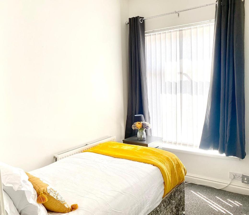Cosy Cheerful 2 Bedrooms Near Piccadilly, Etihad Stadium Sleeps Up To 5 Manchester Exterior photo
