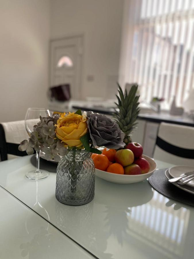 Cosy Cheerful 2 Bedrooms Near Piccadilly, Etihad Stadium Sleeps Up To 5 Manchester Exterior photo