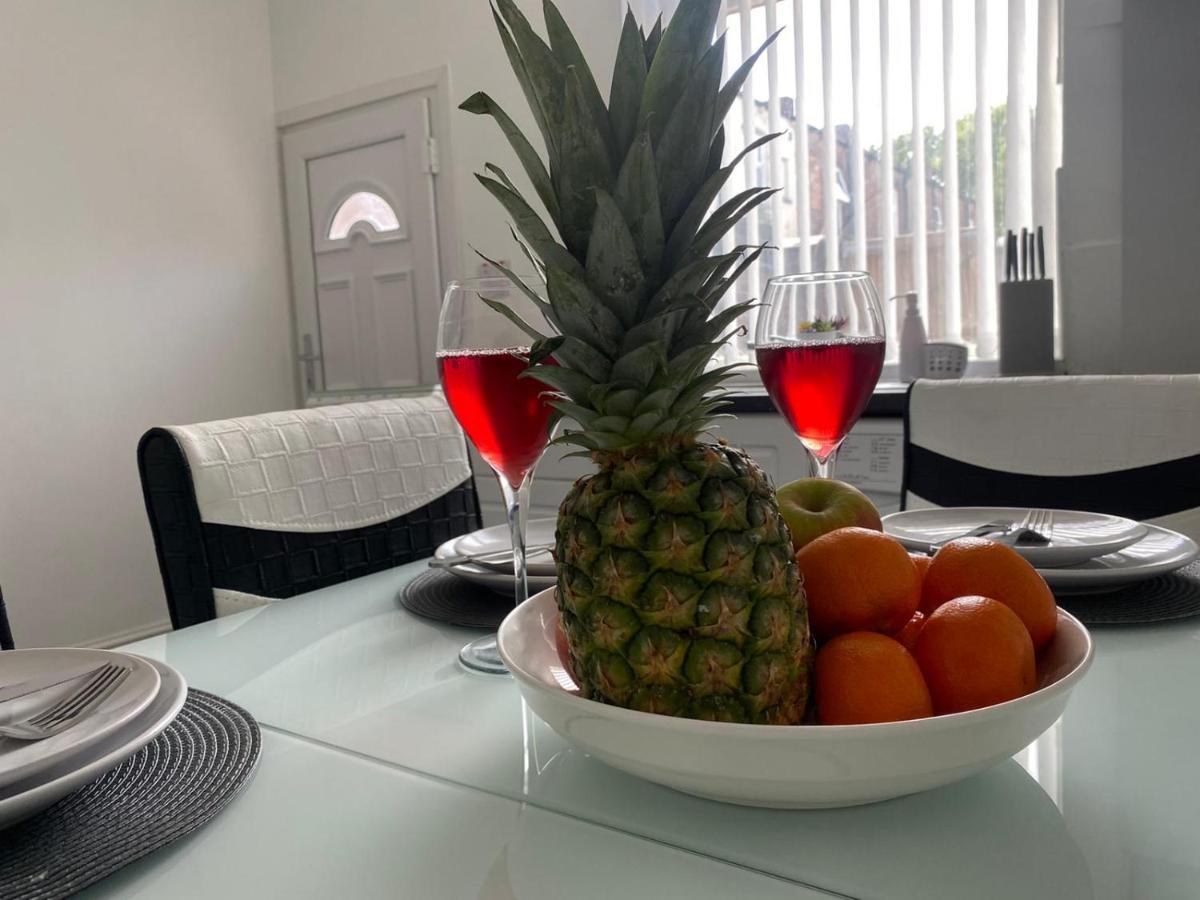 Cosy Cheerful 2 Bedrooms Near Piccadilly, Etihad Stadium Sleeps Up To 5 Manchester Exterior photo